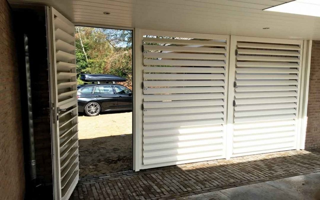 Buitenshutters met poort